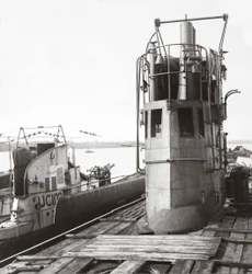 Torre de mando en uno de los enormes submarinos minadores